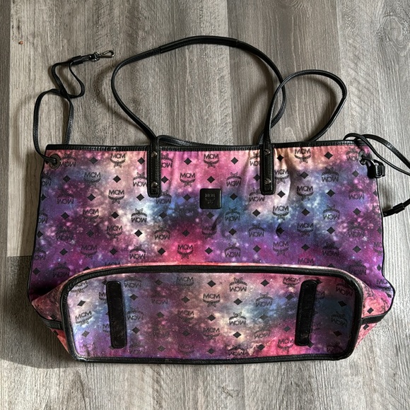 MCM galaxy reversible large size tote - Picture 7 of 12